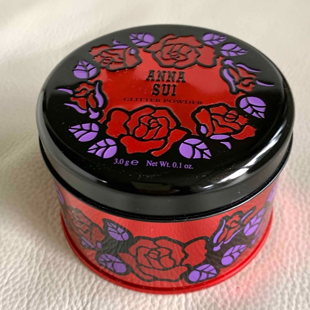 Brand New - Anna Sui Face powder brush with tin